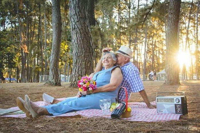 Casados há 61 anos, idosos ganham uma bela sessão fotográfica... - 1