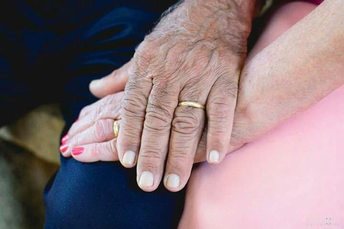 Casados há 61 anos, idosos ganham uma bela sessão fotográfica... - 2