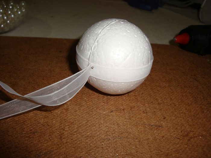 1 ° Cole a fita na bola