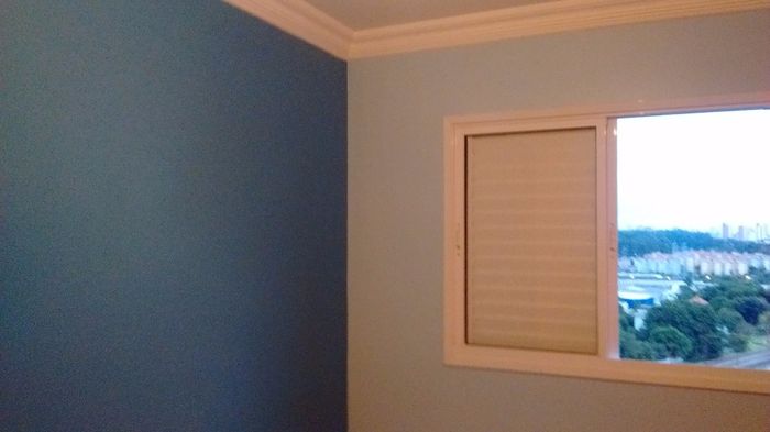 No outro quarto, fizemos um ambiente colorido, cada parede de uma cor