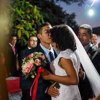 usei algumas cores alegres no meu tambem, e meu casamento foi ao ar livre e comecou as 16:30