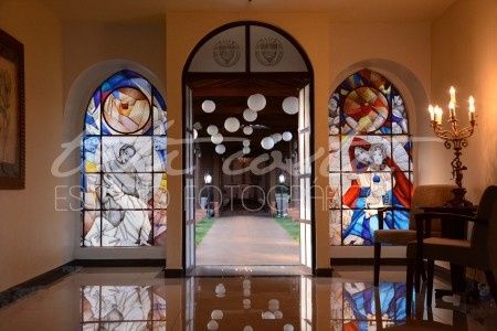 o corredor antes da entrada da capela