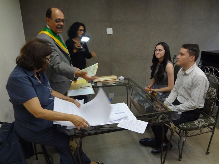 Conferindo documentos