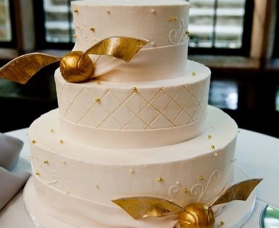 Bolo com pomo dourado