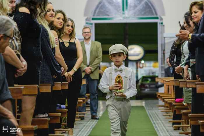 Entrada das alianças, meu filho e a imagem de minha Santa de devoção: N. Sra. de Guadalupe