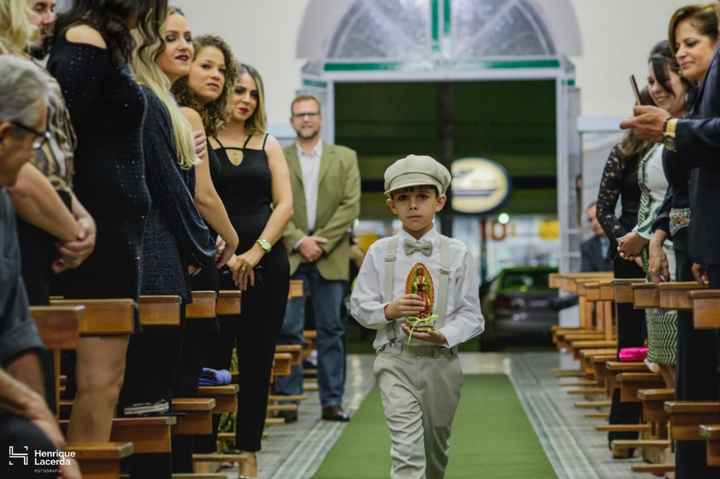 Entrada das alianças, meu filho e a imagem de minha Santa de devoção: N. Sra. de Guadalupe