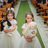 Minhas daminhas lindas (a da esquerda é minha prima e a da direita é minha sobrinha/afilhada)
