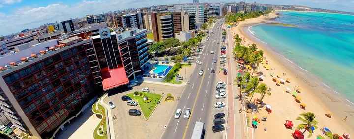Hotel e Praia de Ponta Verde