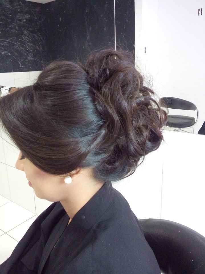 Penteado pronto. Falta a tiara
