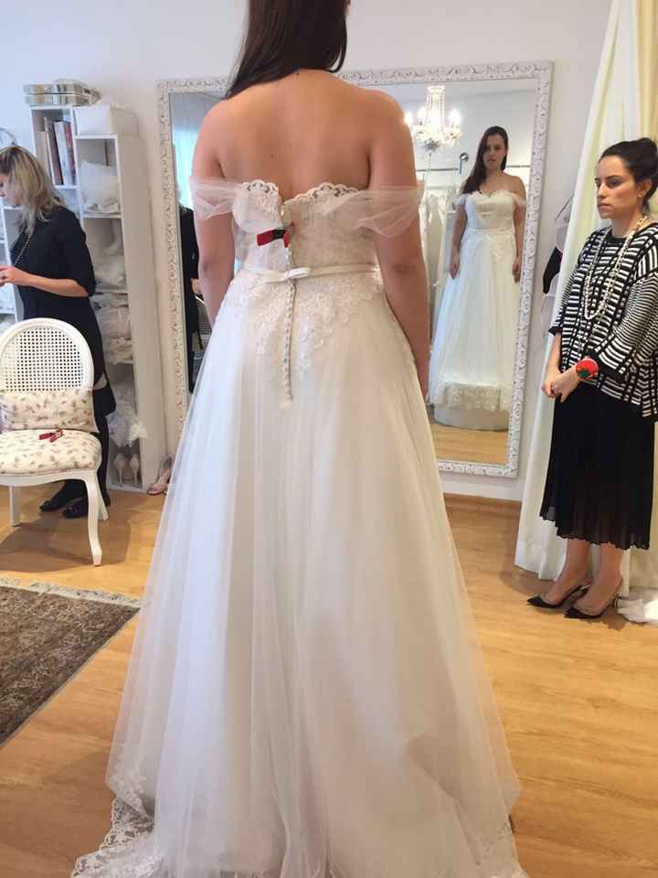 Comprar vestido aqui ou fora? - 1