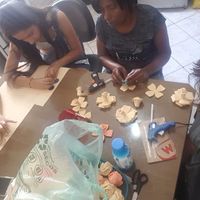 Chamei a familia e botei todo mundo p/ trabalhar kkkk