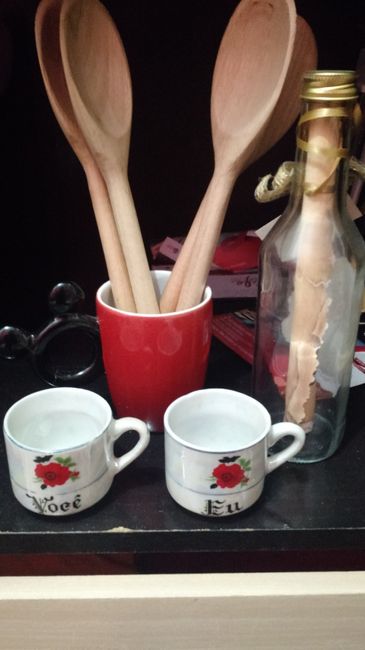 Caneca/ Xicaras Graçinhas/ Garrafa/ Colheres de Pau