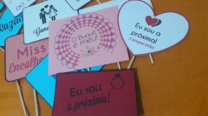 Plaquinhas da balada