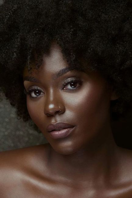 Socorro! como é Difícil achar um profissional para make em pele Negra. 1