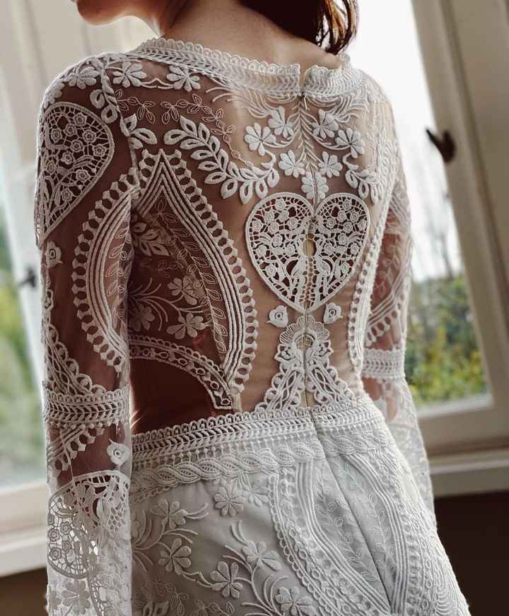 Detalhes no vestido do grande dia 💛 - 2