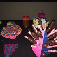 uvas com chocolate, pirulitos, marshmallows, brigadeiros!