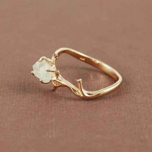Lindo anel, cheio de detalhes, e mega romantico!