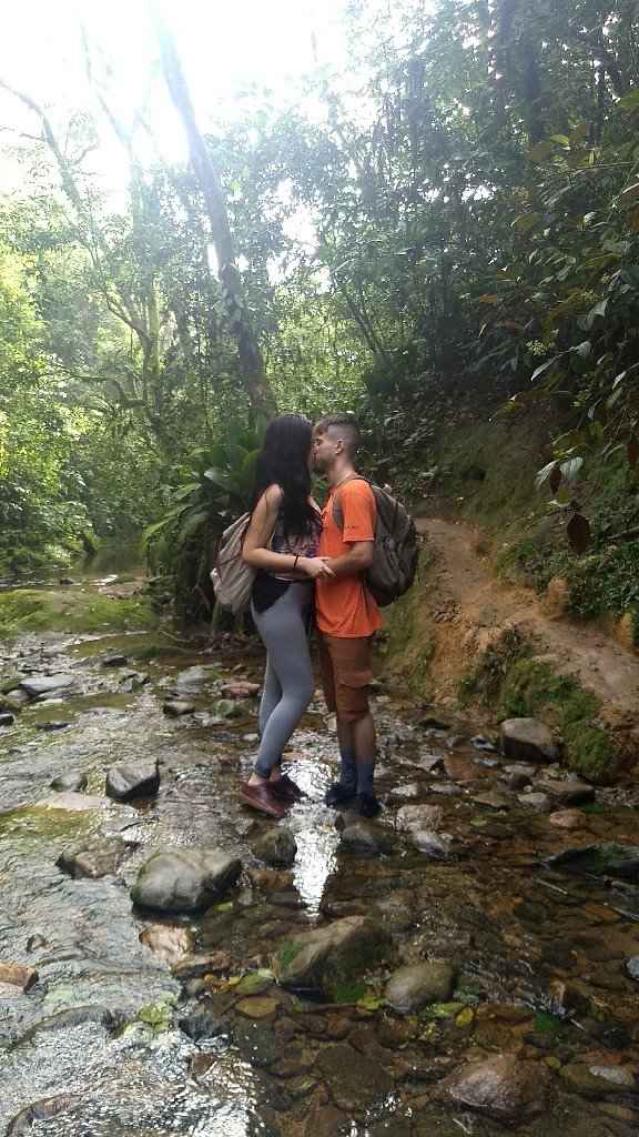 Uma foto que descreva o casal. - 1