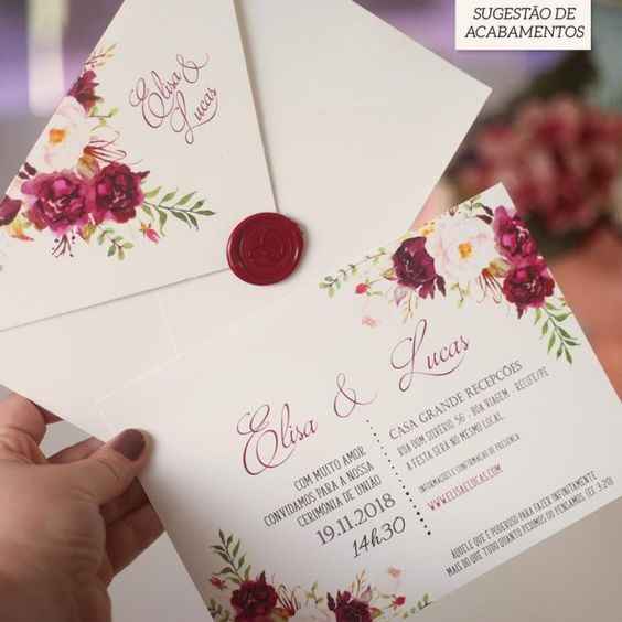 Detalhes florais estão super em alta! Ainda mais com esse brasão fechando o envelope!