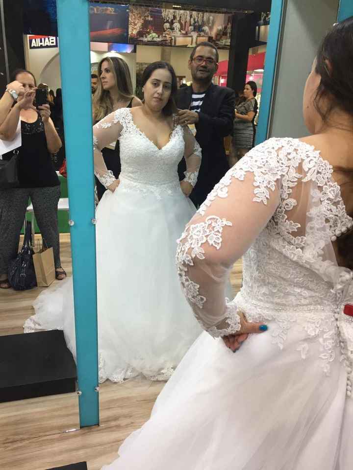 Quando fechei o vestido (detalhe para a minha mãe fotografando rs)