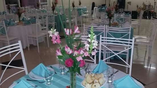 Decoração com flores rosa/azul - 1