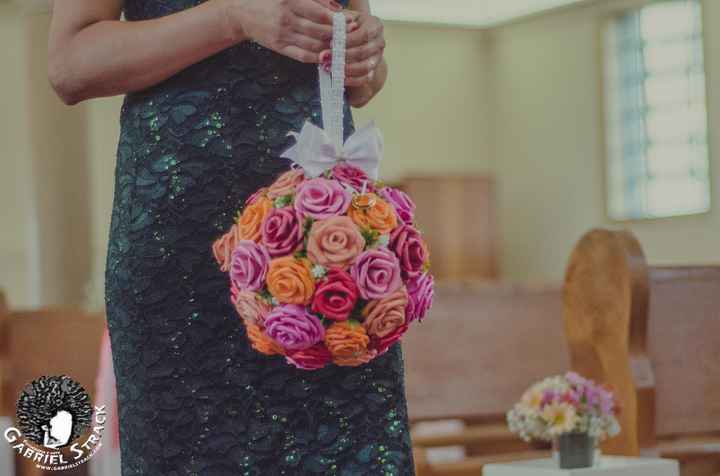 Porta-aliança com rosas de EVA