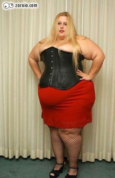 Aquela tia que acha que ta com tudo em cima e acaba exagerando no look  