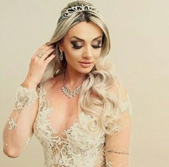 Voltando pro real hahaha. A maioria de nós a mãe não tem mais o vestido de noiva, ou se tem não faz