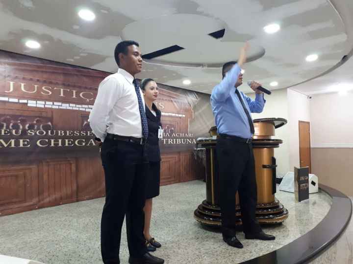 Nosso noivado sendo apresentado na Igreja 
