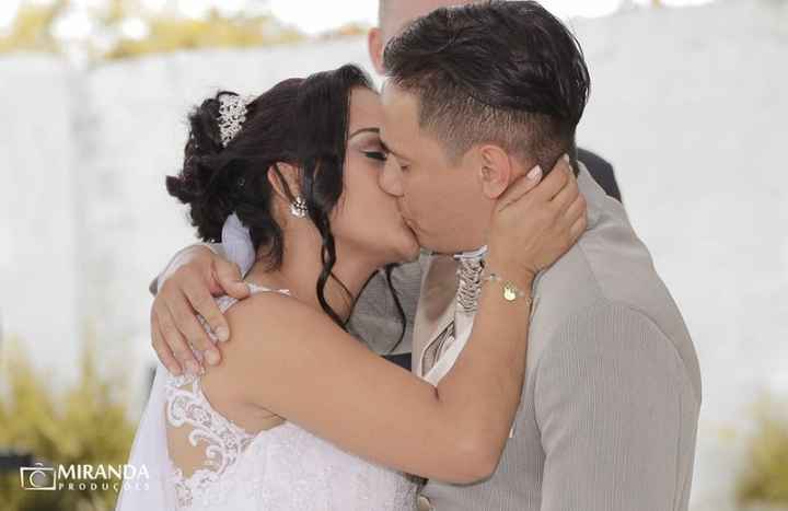 O beijo no altar ....