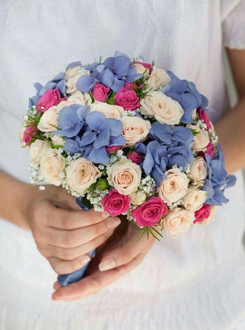 Queria um buquê em tons de azul e rosa ..... - 1