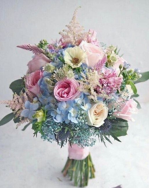 Queria um buquê em tons de azul e rosa ..... - 2