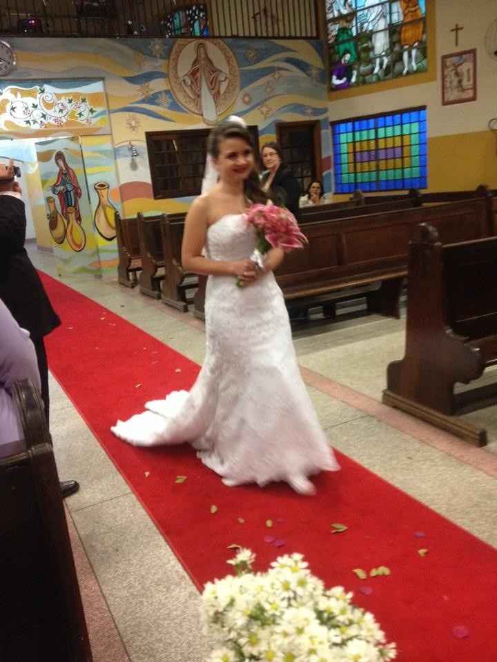 Entrando na igreja sozinha