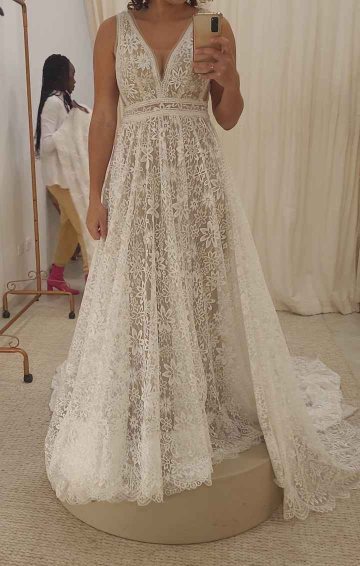 Aluguei o vestido na primeira loja - 1