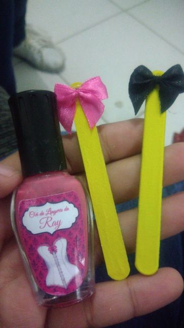 esmalte e lixa como lembrancinha