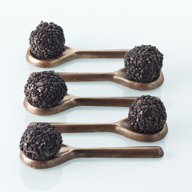 COLHER DE CHOCOLATE COM BRIGADEIRO