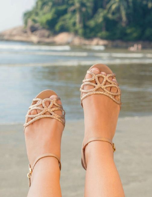 o que calçar em um casamento na praia? - 7