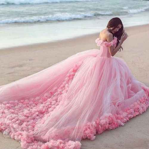 Aquela vontade de casar na praia com vestido princesa...