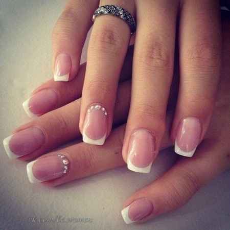 9. Unhas Francesinha