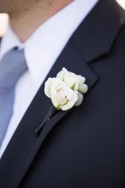 11. Boutonnieres Tradicional