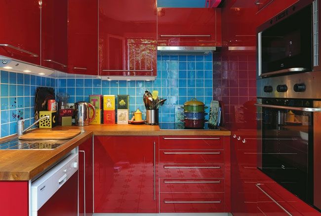 cozinha vermelha e azul