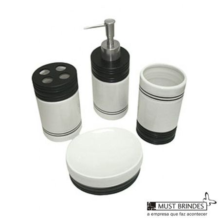 Banheiro preto e branco