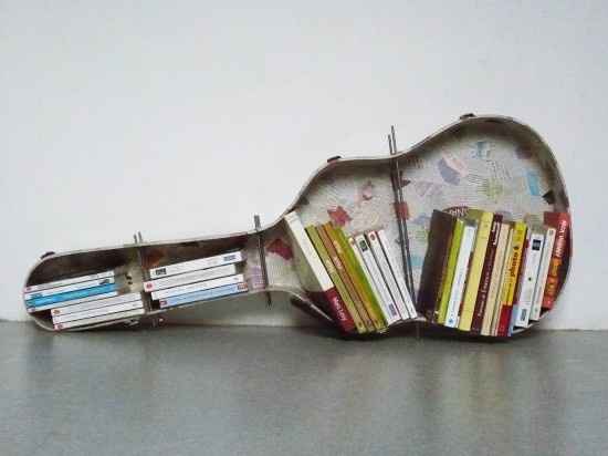 Violão para colocar livros
