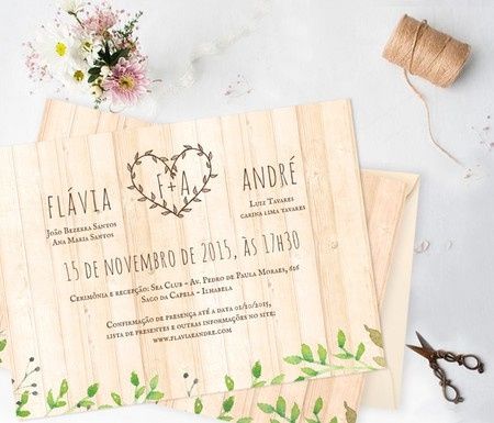 Convite 5-Papel imitando madeira, com detalhes de folhas em baixo.