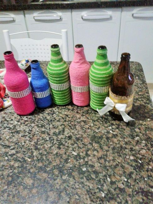 Mais garrafas decoradas =)