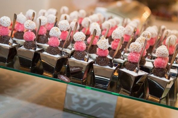 Brigadeiro de colher com 3 brigadeiros 
