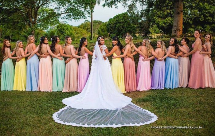 Qual a cor do vestido das suas madrinhas? 3