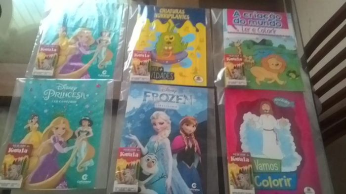Livro de colorir e giz para crianças
