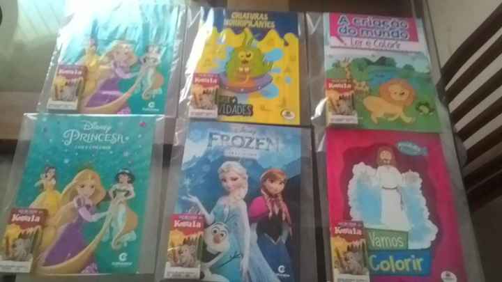 Temos dois livros iguais, pois são gêmeas e amam princesas, então optamos por dar iguais para não da