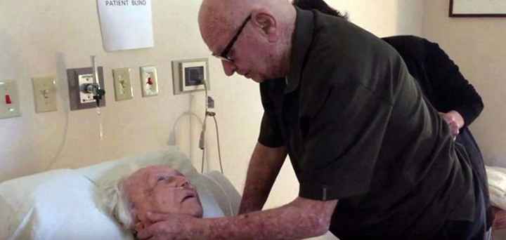 Idoso homenageia a esposa a beira da morte
